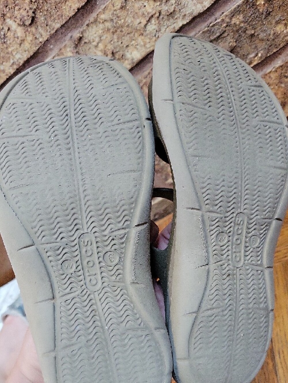 CROCS Women's Olive Gray Strappy Slide Sandals Size 6 - Picture 7 of 7